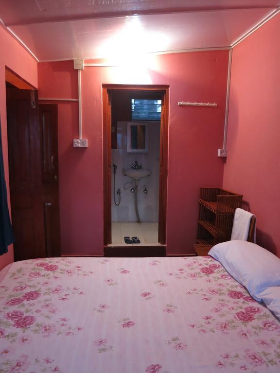 Dinesh House Bed & Breakfast Pokhara Oda fotoğraf