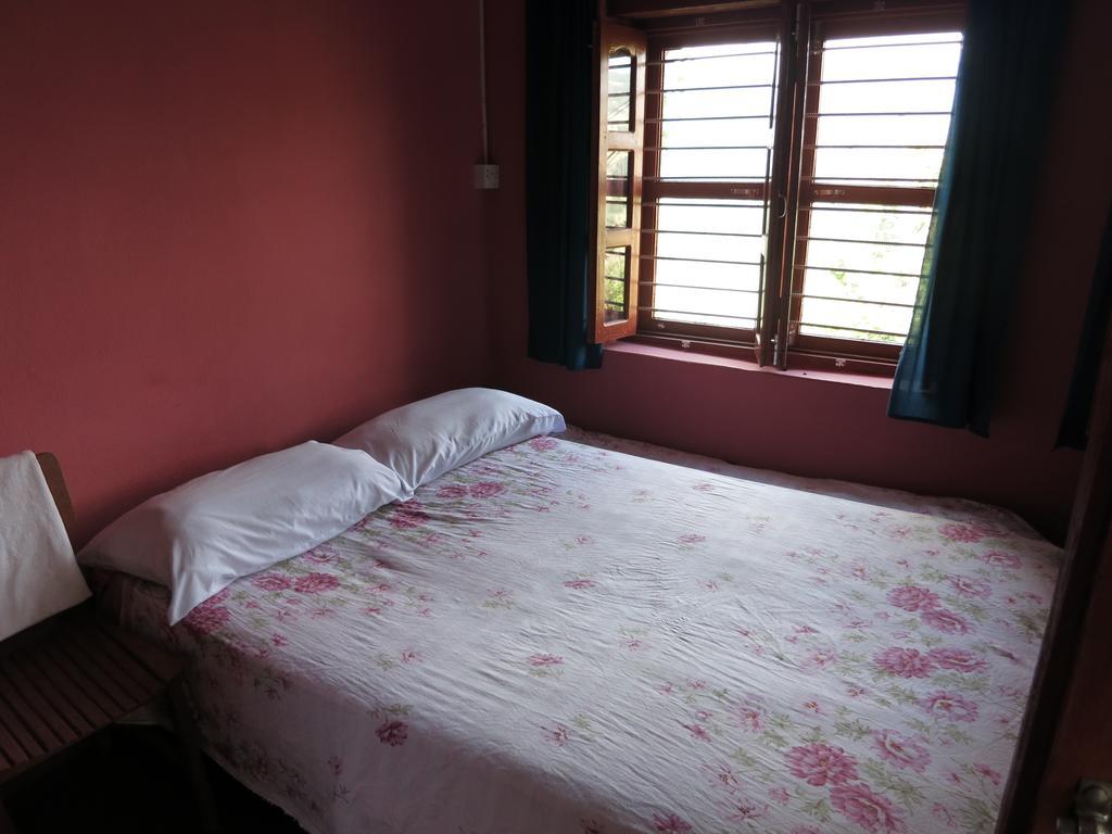 Dinesh House Bed & Breakfast Pokhara Oda fotoğraf